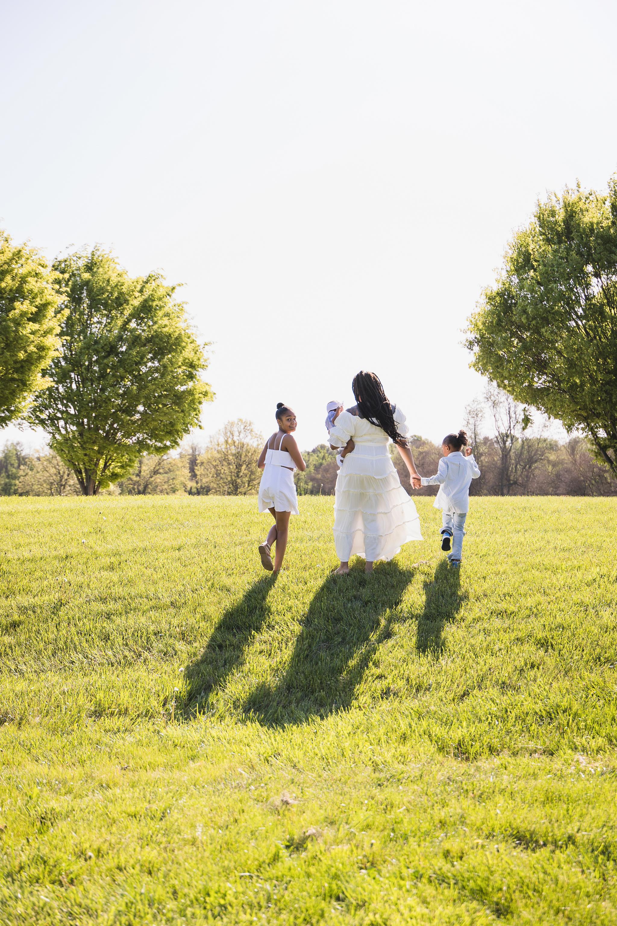 Embracing the Chill: A Heartwarming Family Session at Ida Lee Park