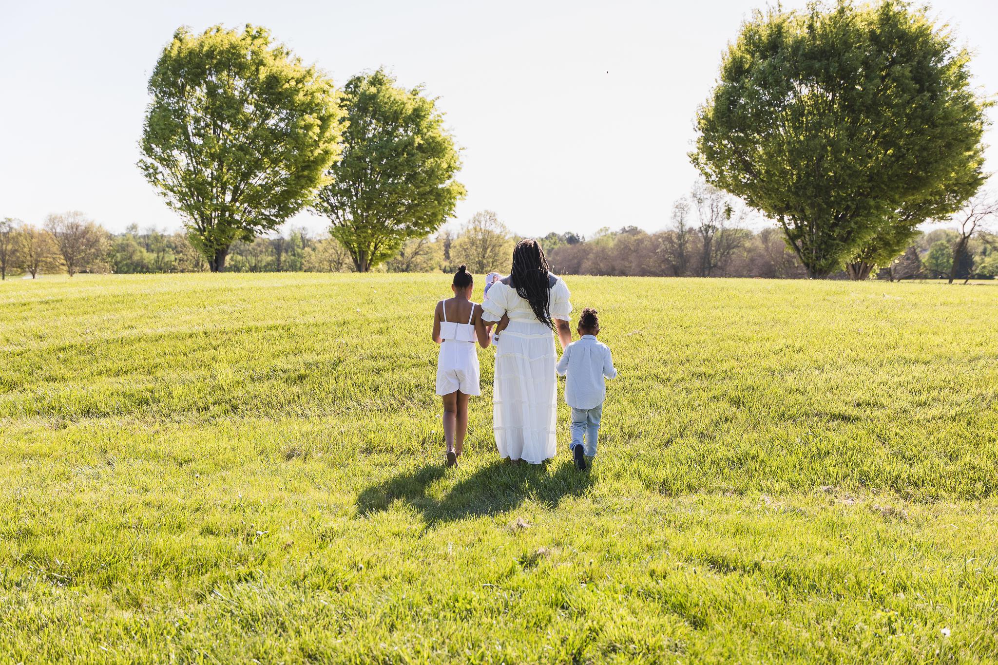 Embracing the Chill: A Heartwarming Family Session at Ida Lee Park
